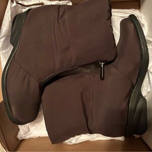Toe Warmers Michelle Brown boots size 8.5 new w box